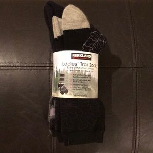 Ladies’ trail socks (NWT)